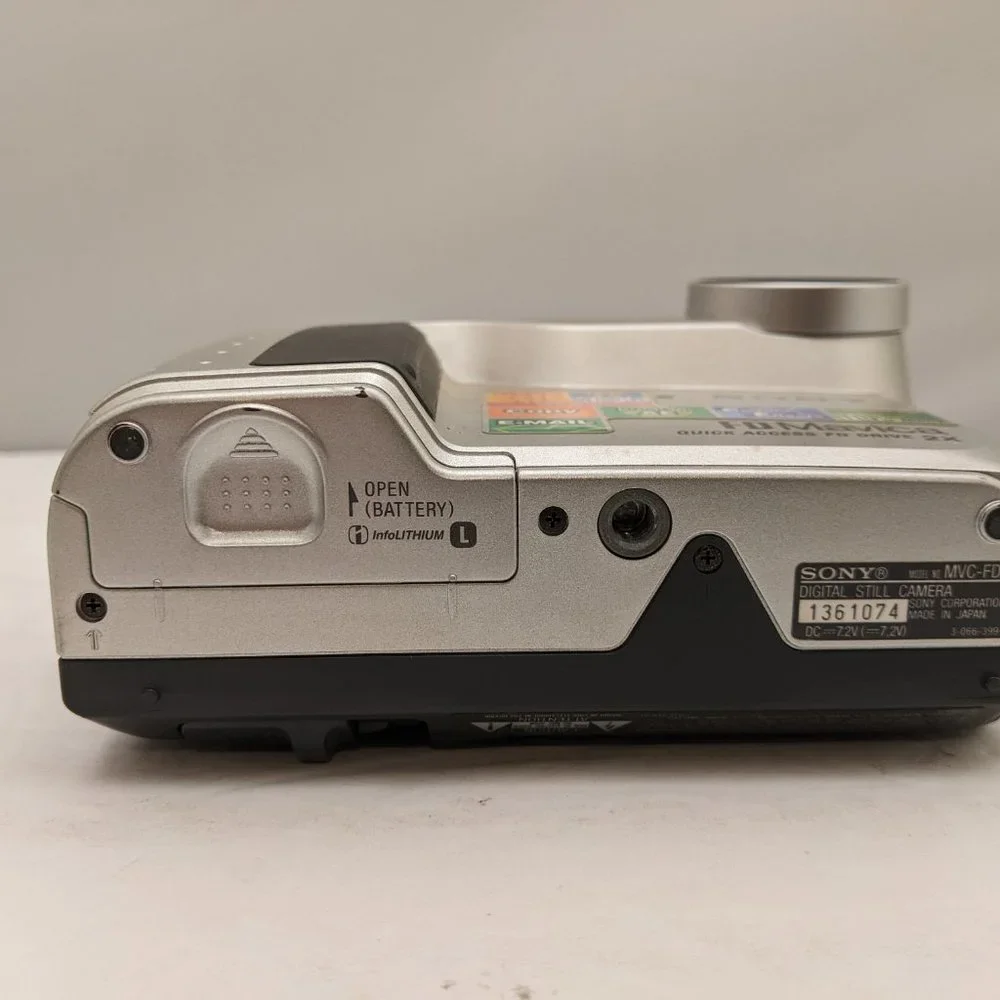 SONY Mavica MVC-FD75 Digital Still Camera w/ 10x Optical Zoom Silver USED